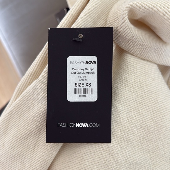 Cut Out Jumpsuit - Picture 5 of 5